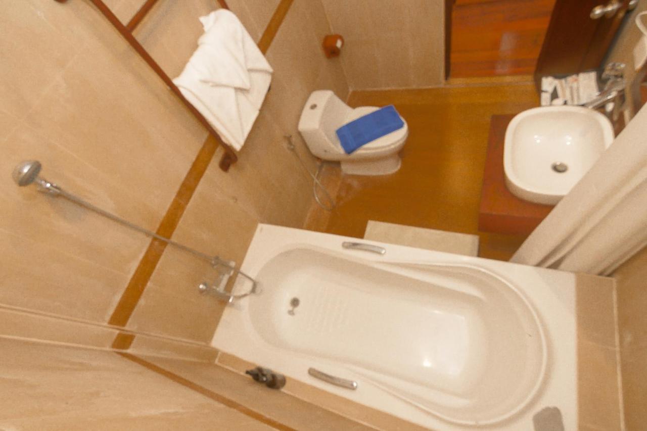 Lux Hotel 루앙프라방 외부 사진