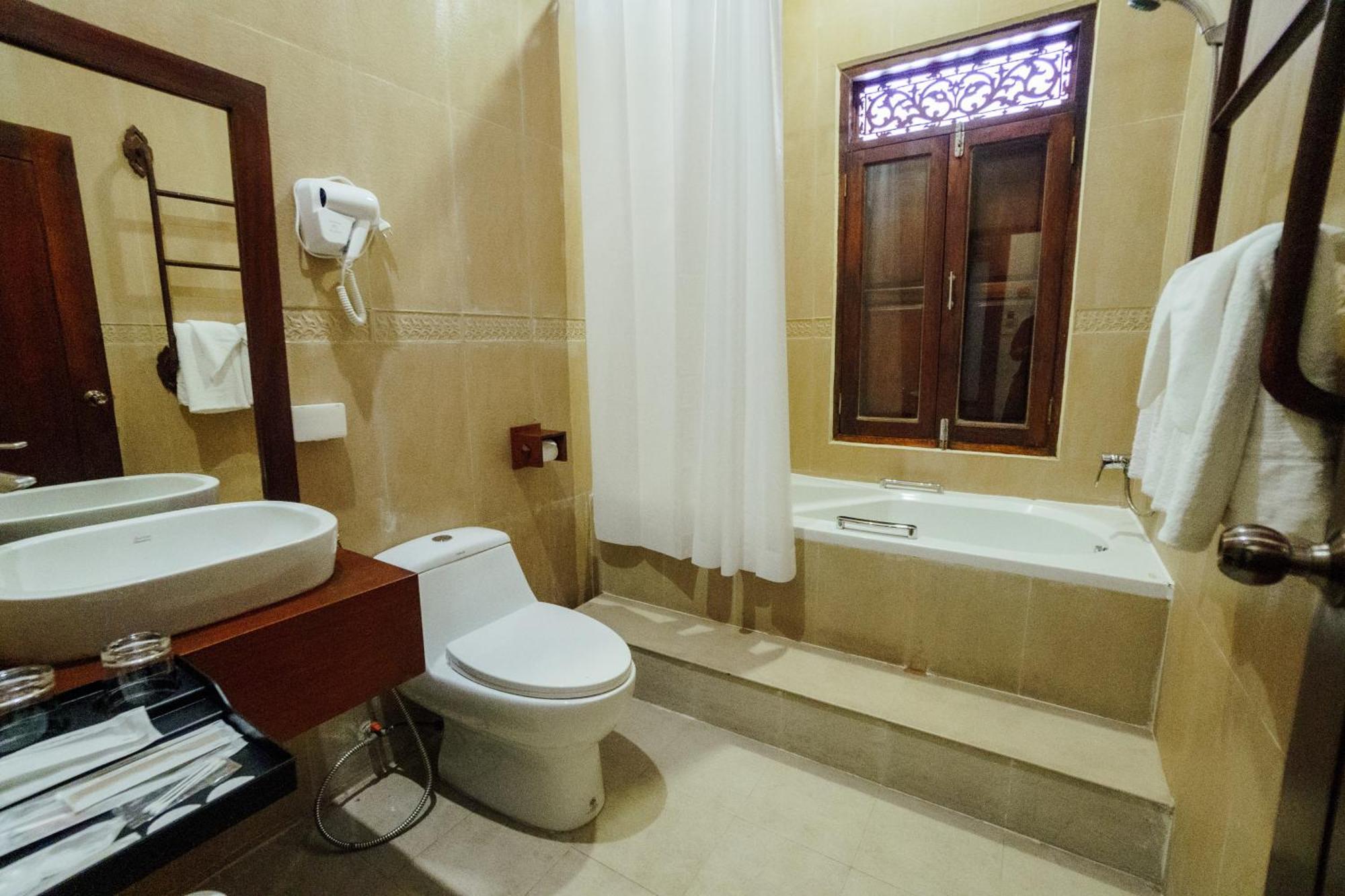 Lux Hotel 루앙프라방 외부 사진