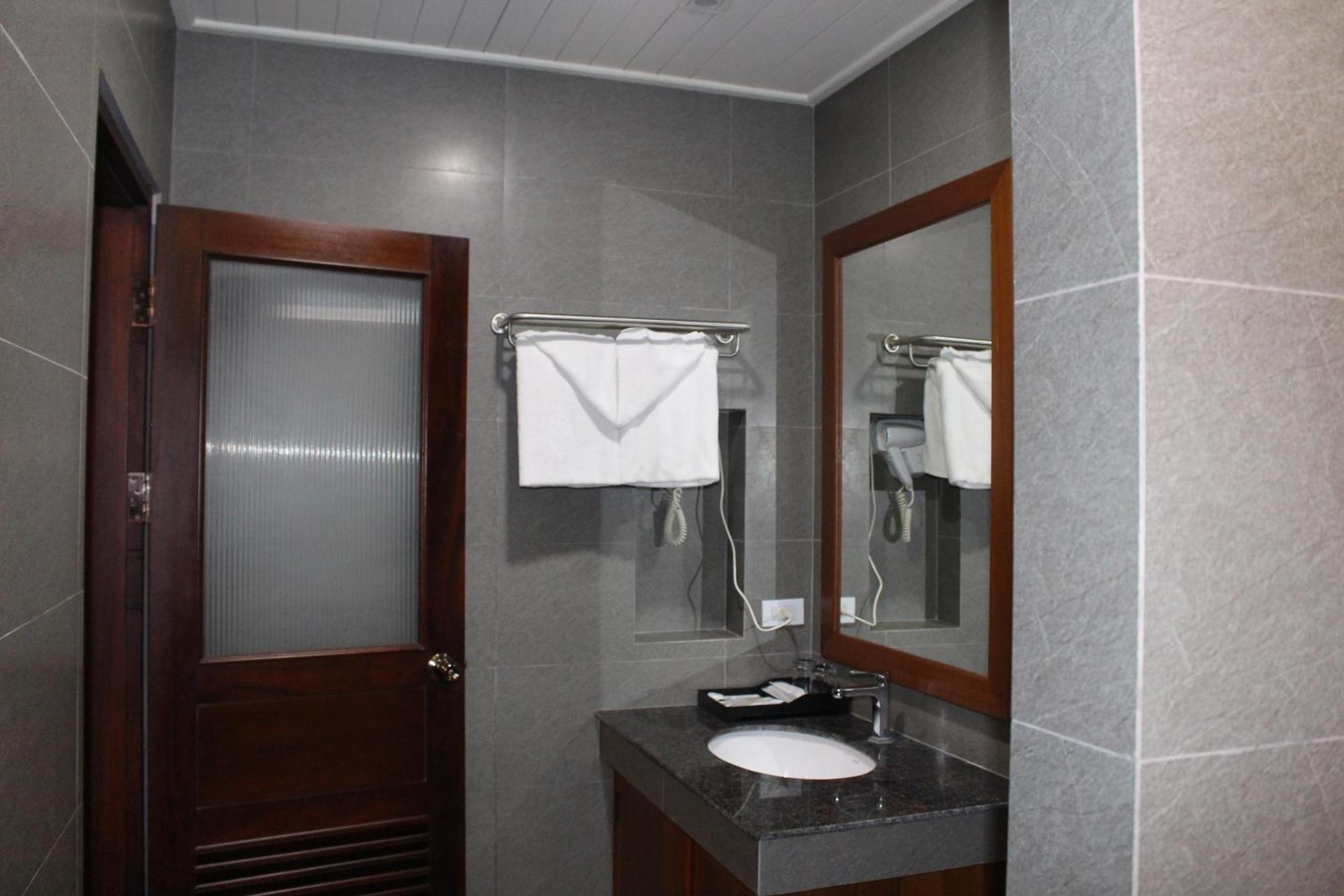 Lux Hotel 루앙프라방 외부 사진